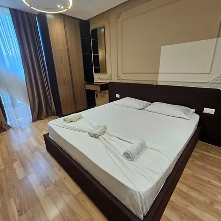 Square 21 * Τίρανα